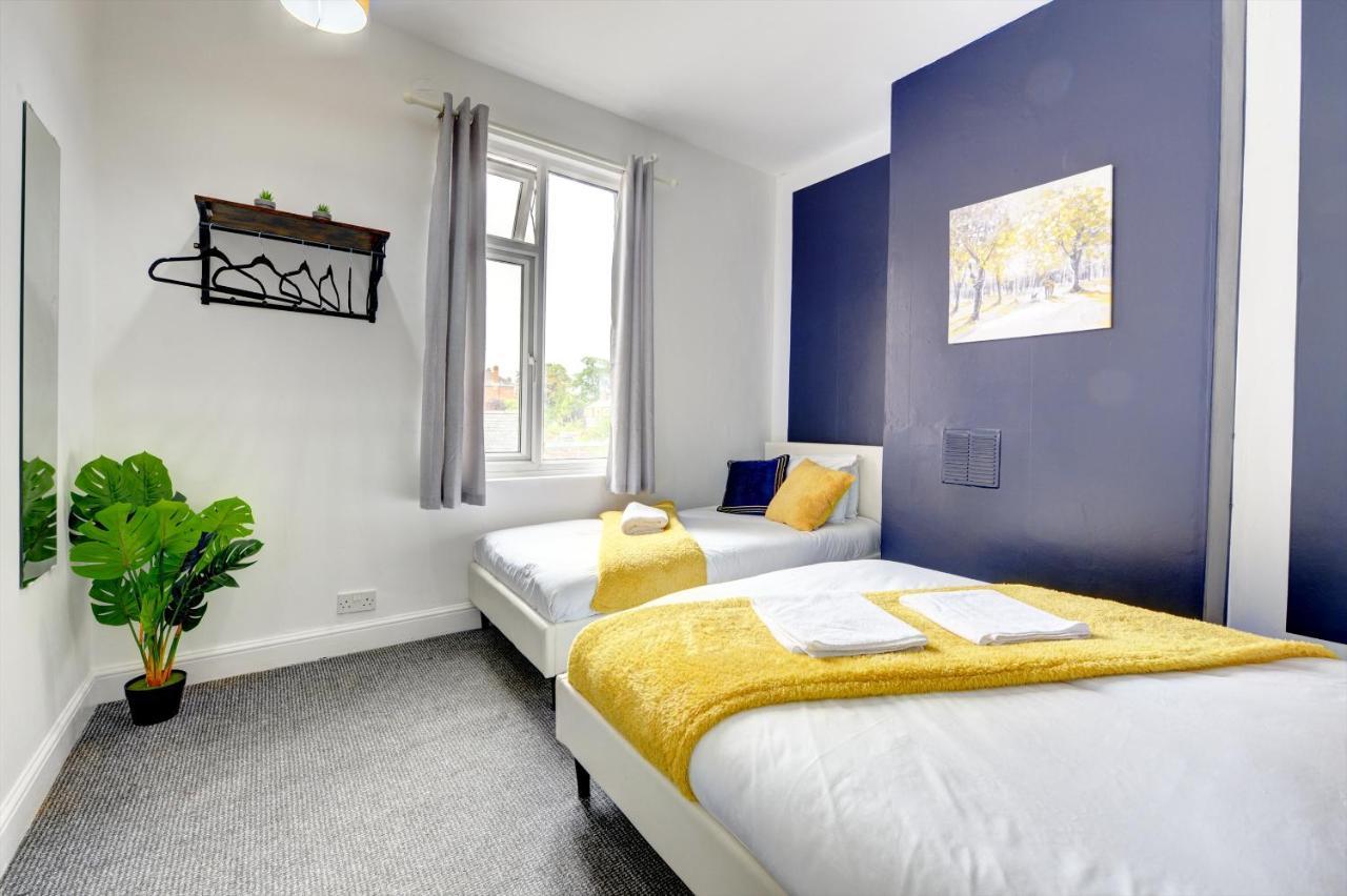 Cheerful 2 Bedroom Home, Sleeps 5 Guest Comfy, 1X Double Bed, 3X Single Beds, Free Parking, Free Wifi, Suitable For Business, Leisure Guest,Coventry, Midlands Εξωτερικό φωτογραφία